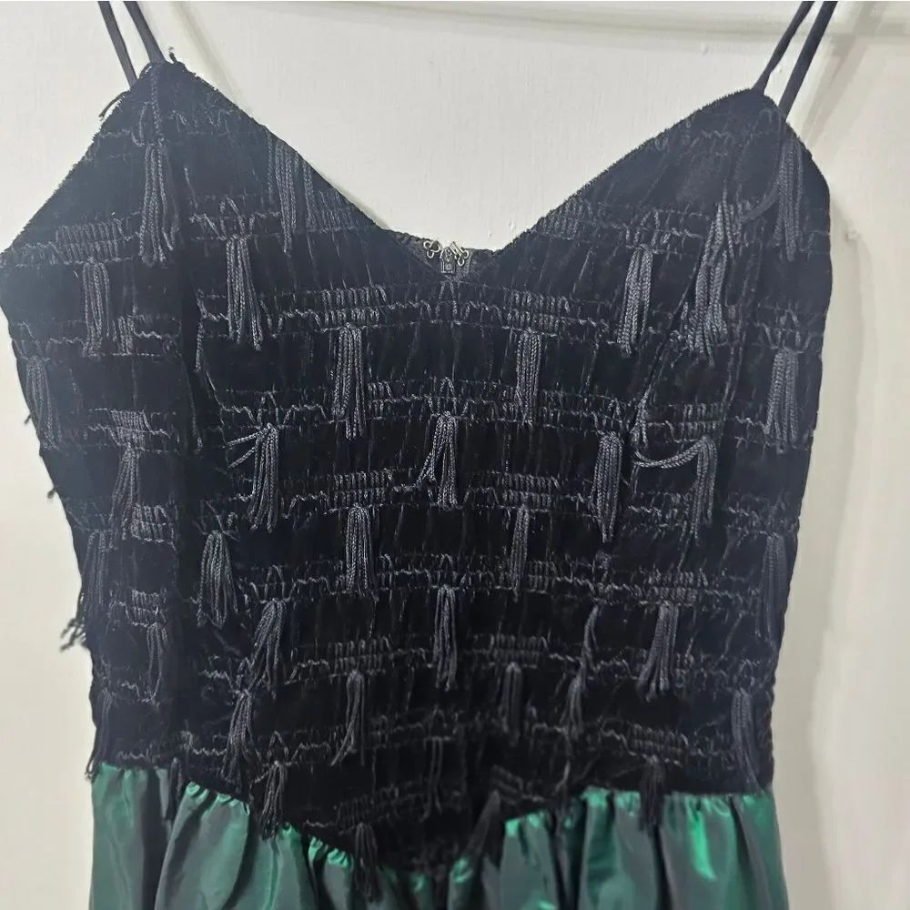 Vintage Scarlet nite dress. Black velvet top with emerald green skirt sz 9/10 - Picture 2 of 4